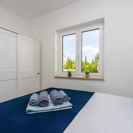 Podvezanec * Dramalj