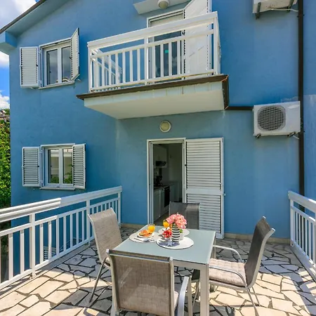 Podvezanec * Dramalj