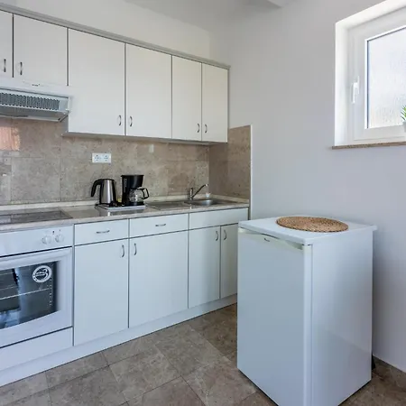 Podvezanec Apartment *