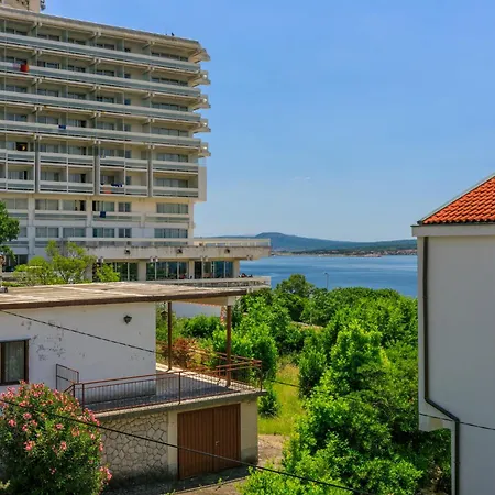 Podvezanec Apartment Dramalj