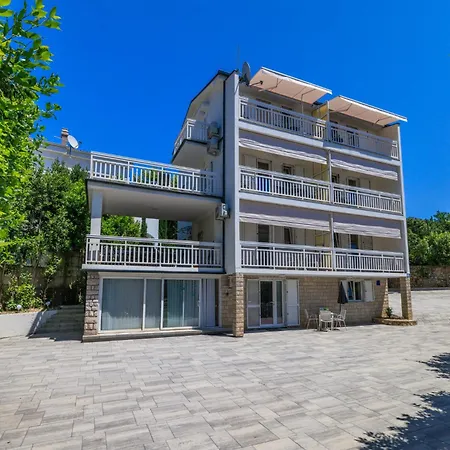 Podvezanec Apartment *