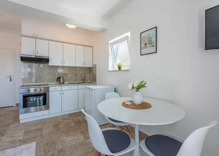 Podvezanec アパート