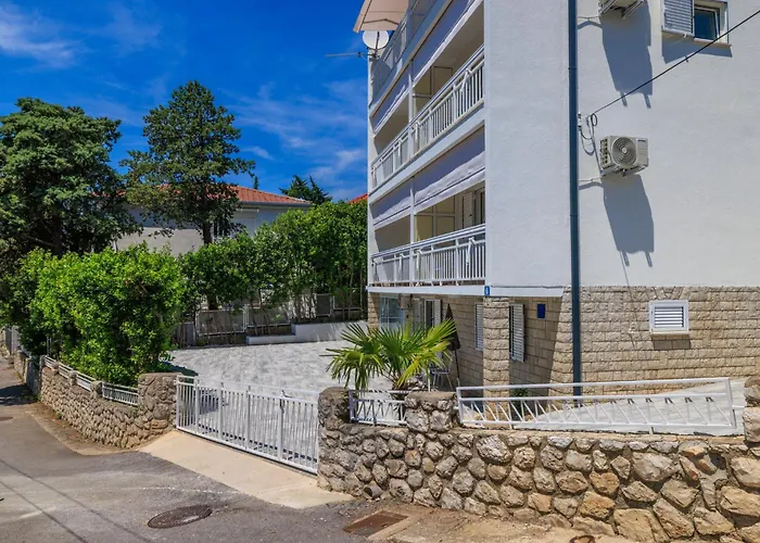 アパート Podvezanec ドラマリ