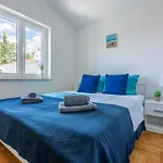 Podvezanec Apartman *