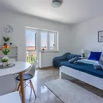 Podvezanec Apartman Dramalj