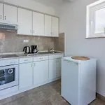 Podvezanec Apartman *