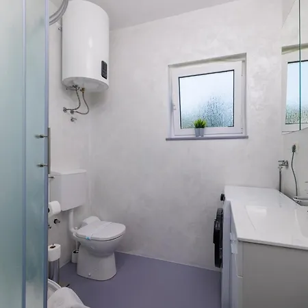Podvezanec Apartament Dramalj