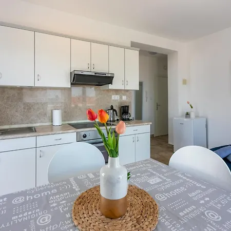 Podvezanec * Dramalj