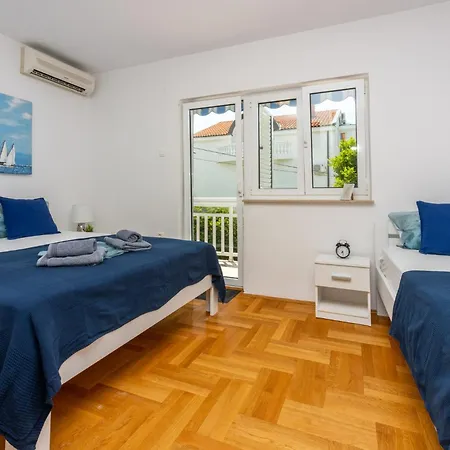 Podvezanec Apartment Dramalj