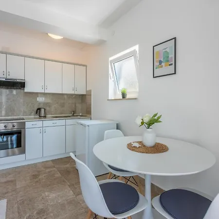 Podvezanec Apartament