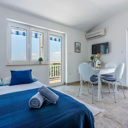 Podvezanec Apartment Dramalj