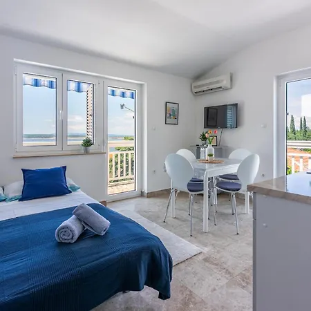 Podvezanec Apartament