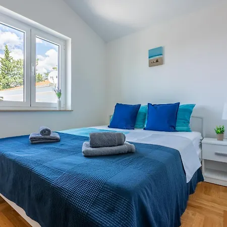 Podvezanec Apartment *