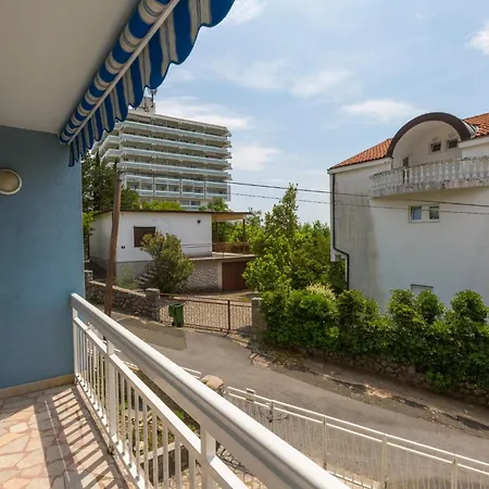 Podvezanec Apartment Dramalj