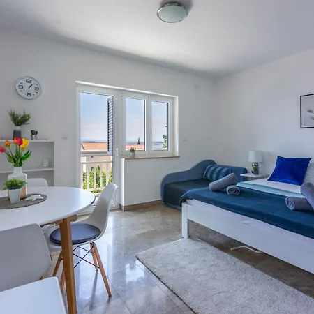 Podvezanec Apartament Dramalj