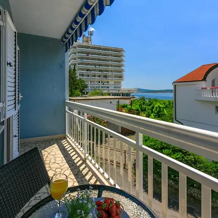 Podvezanec Apartament Dramalj