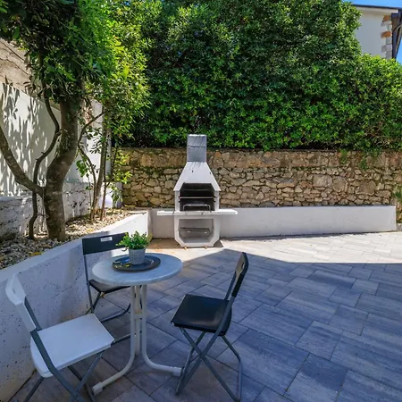 Podvezanec Apartament *