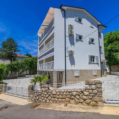 Podvezanec * Dramalj