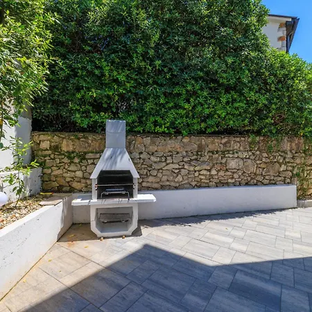 Apartment Podvezanec *