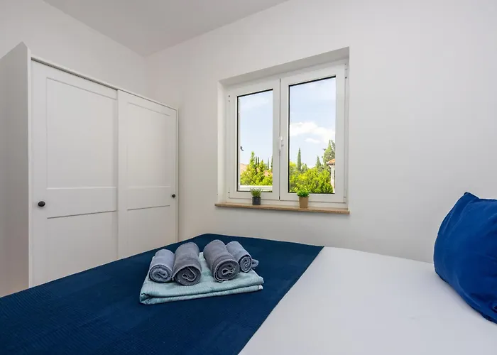 Podvezanec * Dramalj