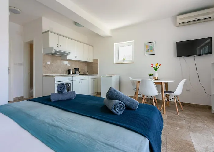 Podvezanec * Dramalj