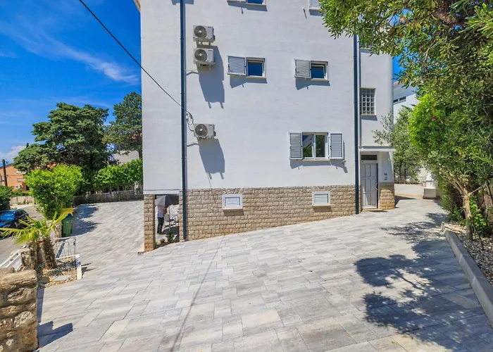 Daire Podvezanec Dramalj