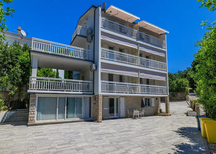 Podvezanec Daire Dramalj