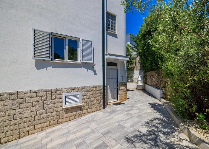 Daire Podvezanec Dramalj